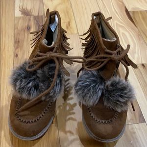 Girls super cute wedge moccasins boots